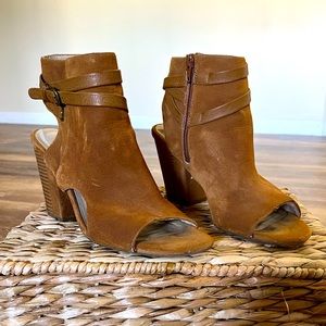 Camel Brown White Mountain Ankle High Heel Bootie Boot Size 8 Suede Leather